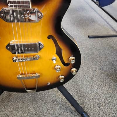 Used 2010 Epiphone Casino Reissue (2005 - 2022) - Sunburst with Epiphone Case image 3