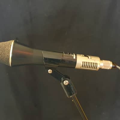 AKG D202 CS dual capsule dynamic microphone image 1