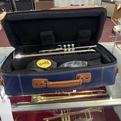 Bach Stradivarius Trumpet in B♭ 190S72X in Silver w/Case image 8