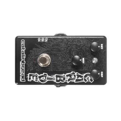 Catalinbread Carbide Distortion Pedal with DC Power Supply from 9 to 15 Volts, Low and High Knobs, Dry Volume and Wet Volume Controls image 4