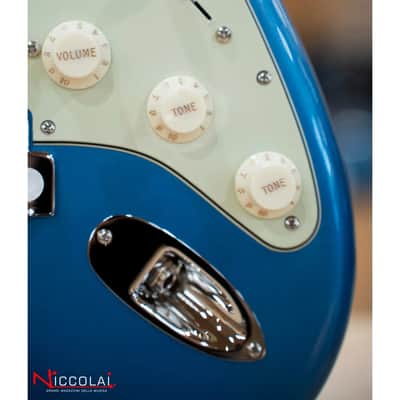 Fender American Professional Classic Stratocaster, Maple Fingerboard, Faded Lake Placid Blue image 10