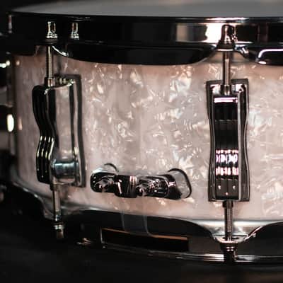Ludwig 5" x 14" Classic Maple Snare Drum, White Marine Pearl image 2