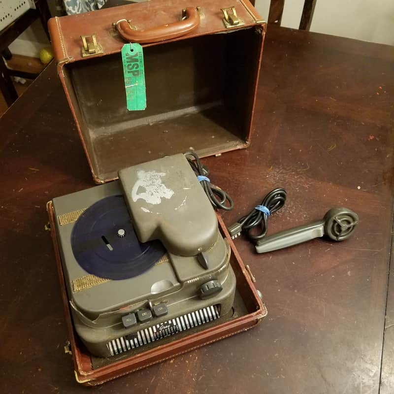 Gray Audograph soft vinyl recording cutting lathe dictating dictation machine, Case & microphone 1949 - Brown wrinkle paint image 1