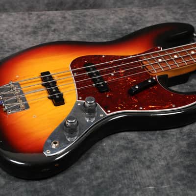 1983 Fender AVRI '62 Stack Knob Jazz Bass - Sunburst - OHSC image 13