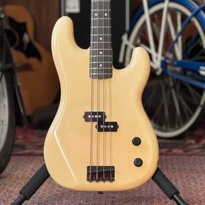 Fender Boxer Precision Bass PB551 - Vintage White, Golden Era, 1985