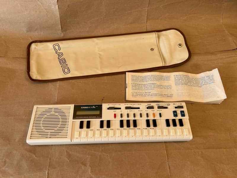 Casio VL-1 Casio VL-1 VL-Tone 29-Key Synthesizer Keyboard 1979-84 Excellent Condition! with Carrying Pouch and Users Manual imagen 1