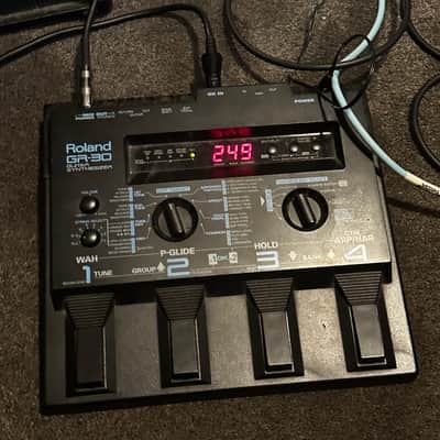 Roland GR-30 Guitar Synthesizer 1996 - 2000 - Black