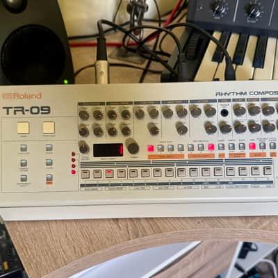 Roland TR-09 Rhythm Composer 2017 - Present - White image 2