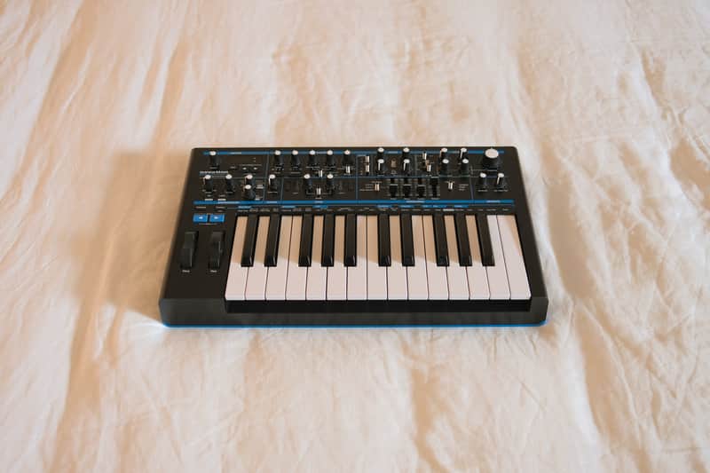 Novation Bass Station II 25-Key Monophonic Synthesizer 2013 - Present - Black image 1