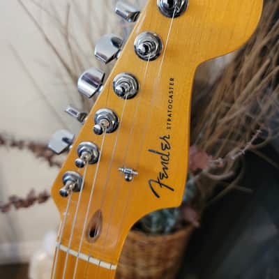 Fender RARE Fender VG Deluxe Stratocaster 2008 - Faded Cherry Burst image 4