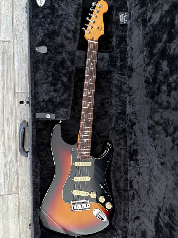 Fender American Ultra Stratocaster with Rosewood Fretboard 2019 - 2025 - Ultraburst