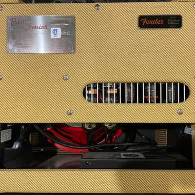 Fender Blues Junior Limited Edition Lacquered Tweed Type PR 295 15-Watt Tube Guitar Combo Amplifier image 2
