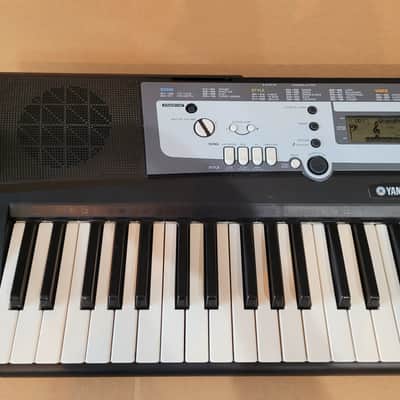 Yamaha PSR E213 61 Key Electronic Keyboard Portable Piano MIDI