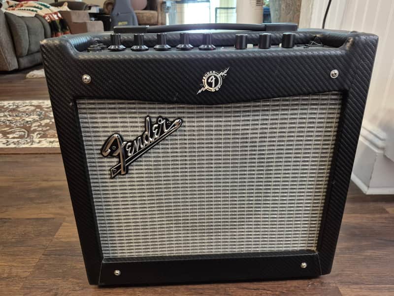 Fender Mustang I V.2 20-Watt 1x8" Modeling Guitar Combo 2013 - 2018 - Black image 1