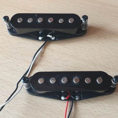 2x Stratocaster Single Coil Pickups Neck Middle Black Covers Strat image 2