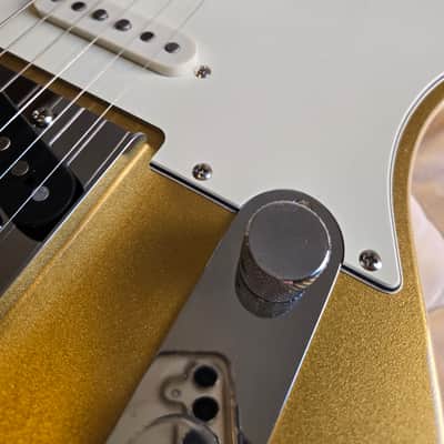Squier Paranormal Custom Nashville Stratocaster with Laurel Fretboard 2023 - Present - Aztec Gold image 2