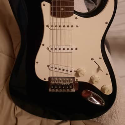 Squier Bullet Stratocaster 2010 - 2018 - Black image 3