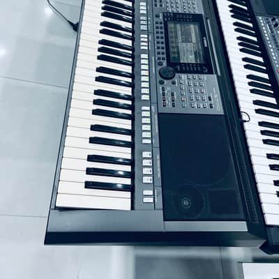 Yamaha PSR-S770 61-Key Arranger Workstation Used in mint condition
