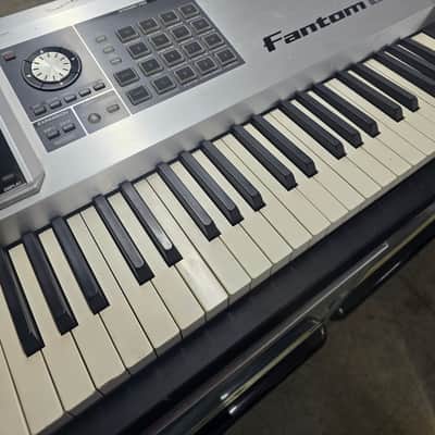 Roland Fantom-G8 88-Key Workstation Keyboard 2008 - 2012 - Silver image 4