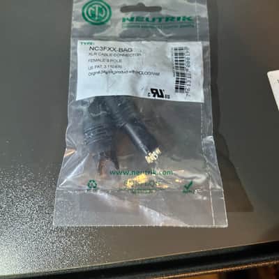 Neutrik NC3FXX-BAG 3-pole Female XLR Cable Connector - Black image 2