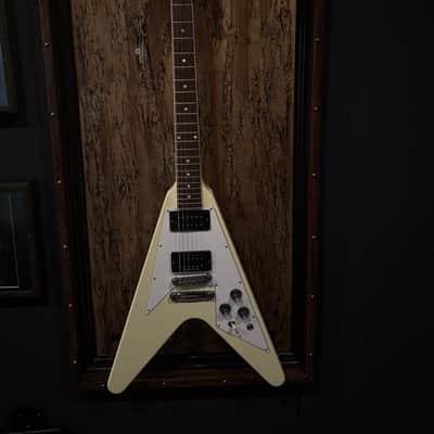 Gibson '70s Flying V 2023  - Classic White - OHSC image 1
