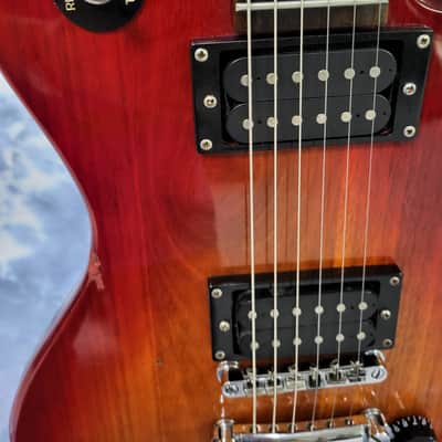 2010 Silvertone Samick Solid Body Guitar Pro Setup New Strings Gigbag image 4