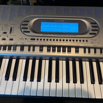 Casio WK-1630 76-Key Workstation Keyboard 2000s - Silver