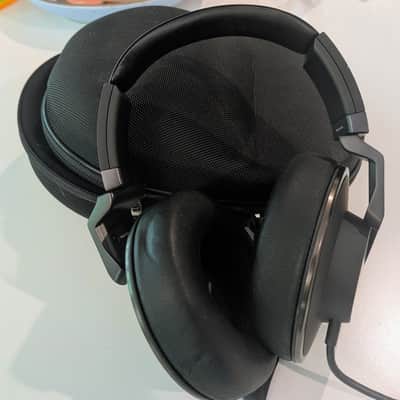 AKG K550 Closed-back Over ear headphones with case image 2