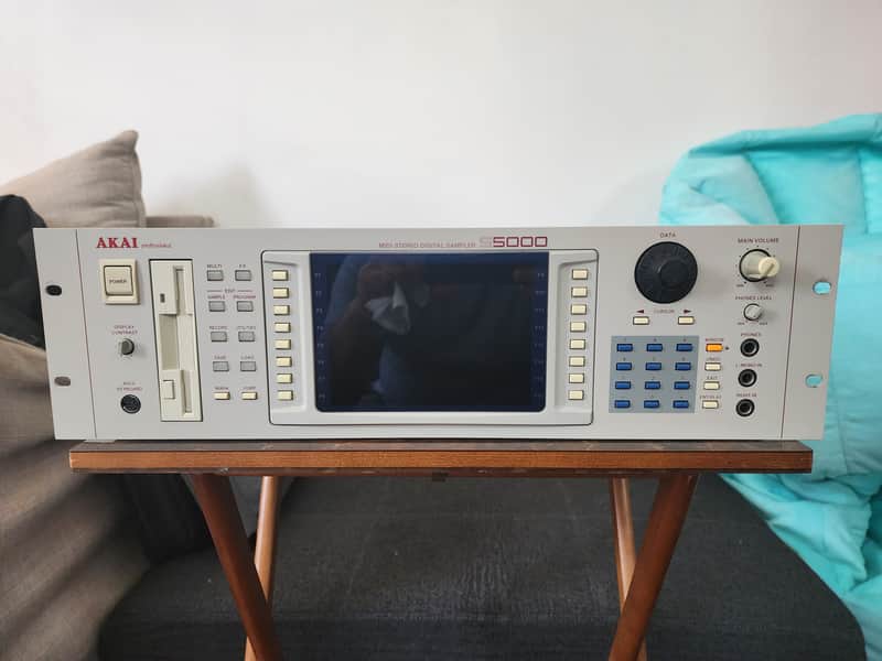 Akai S5000 MIDI Stereo Digital Sampler