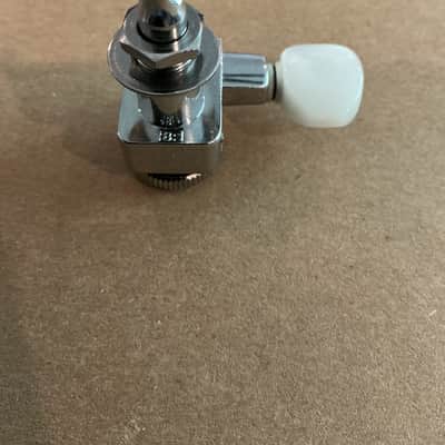 Fender Locking tuners. Left handed 2025 - Chrome image 3