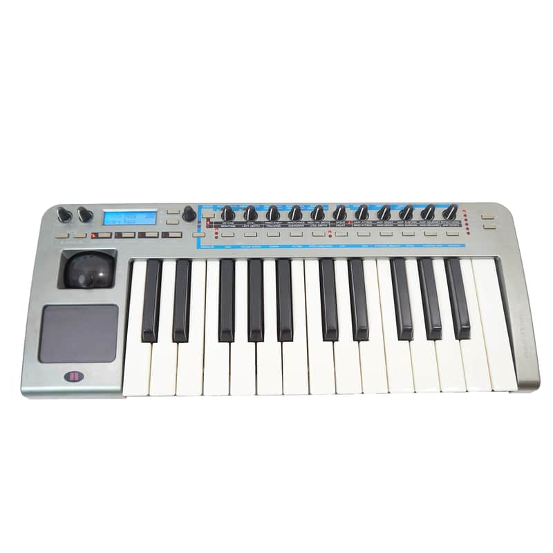 Novation XioSynth 25 10-Voice Synthesizer image 1