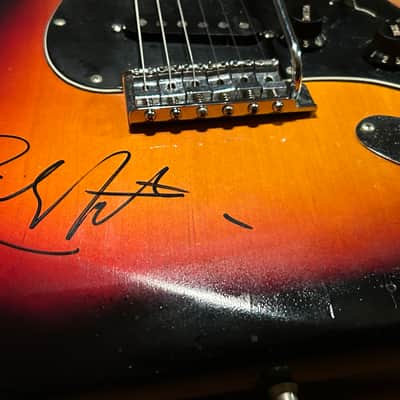 Fender Stratocaster 1975 signed by Carlos Santana, Maple Fretboard image 9
