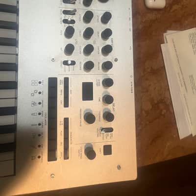 Korg Minilogue 4-Voice Polyphonic Analog Synthesizer 2016 - Present - Silver image 4