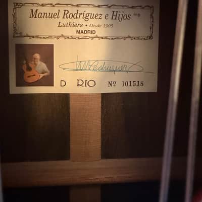 Classical Concert Guitar Manuel Rodríguez e Hijos “D Rio” – Brazilian Rosewood – Canadian Red Cedar Top – Stunning Grain – Hiscox Case image 4