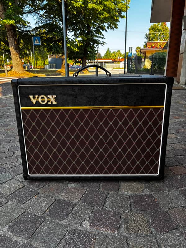Vox AC15C1X Custom 2-Channel 15-Watt 1x12" Blue Alnico Guitar Combo 2010 - 2019 - Black image 1