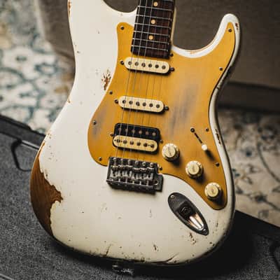 Luxxtone Choppa S Heavy Aging HSS-Olympic White w/Gold Anodized Pickguard & Roasted Flame Maple Neck image 1