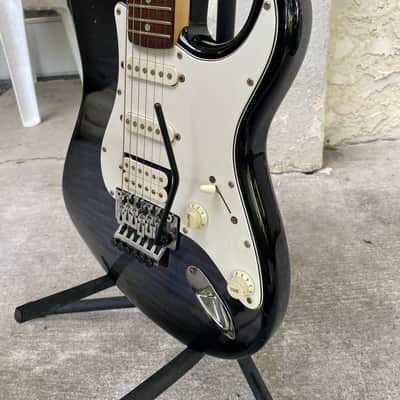Japan built Fender "Squier Series" Floyd Rose Standard Stratocaster with Rosewood Fretboard 1992 - 1996 - Blue Foto Flame image 11