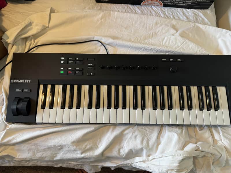 Native Instruments Komplete Kontrol A49 2018 - Present - Black image 1