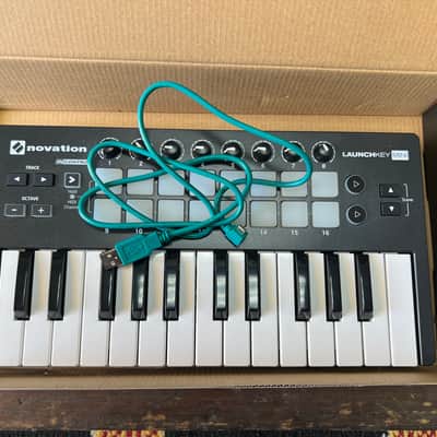 Novation Launchkey 25 MKII MIDI Keyboard Controller 2015 - 2020 - Black image 3