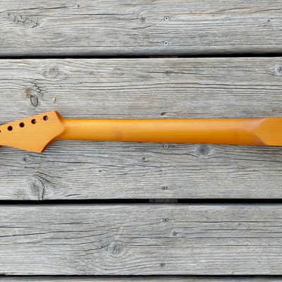 Stratocaster neck, roasted maple image 3