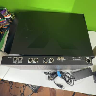 Universal Audio Apollo x16D - Mint image 10