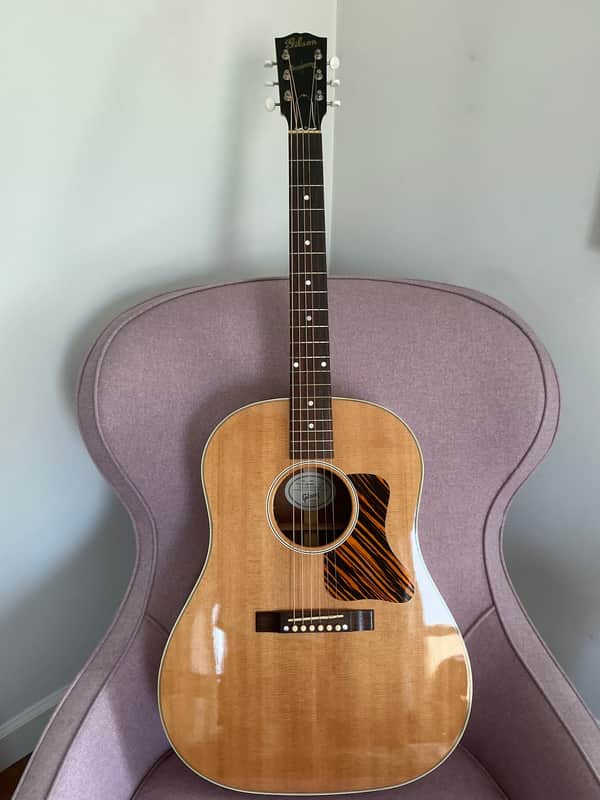 Gibson J-35