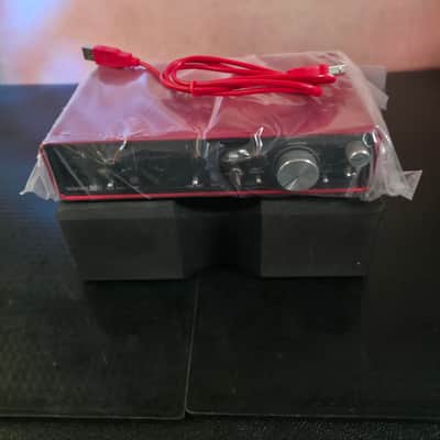 Focusrite Scarlett 2i4 2nd Gen USB Audio Interface 2016 - 2018 - Red / Black image 4