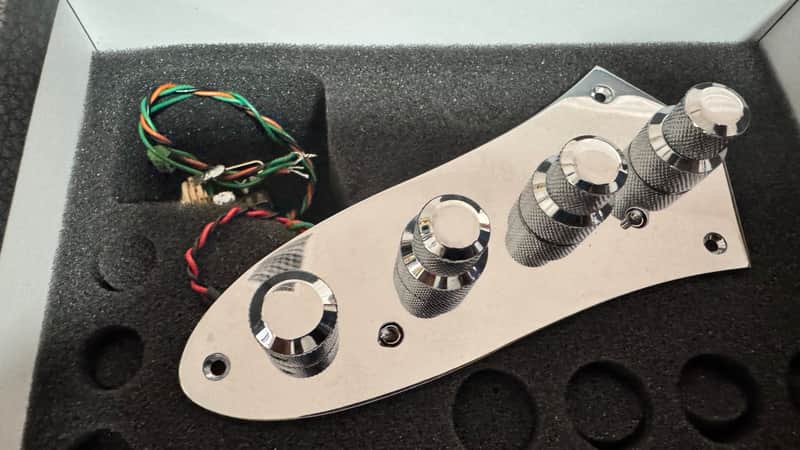 John East J-Retro Deluxe Bass Preamp | Jazz Bass Deluxe - Chrome image 1