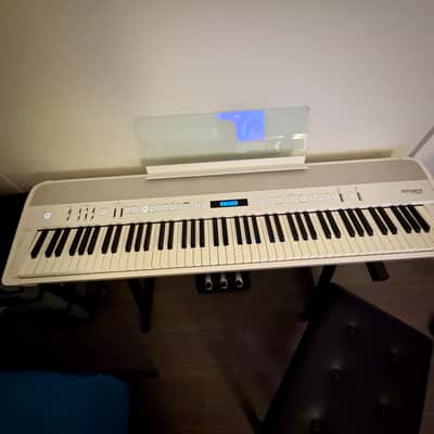 Roland FP-90X Digital Piano Bundle (RPU-3 Pedal, Z-Stand, Bench) - Rarely Used