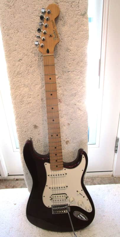 Fender HSS Stratocaster Guitar, 2000. Mexico, Burgundy Finish, Gig Bag, Mint image 1