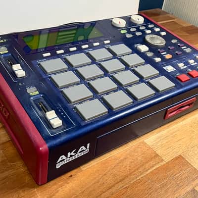 Akai MPC1000 - Blue JJOS 3.16 / 128MB RAM w/ 512MB CF Card image 2