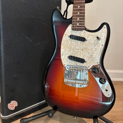Fender American Performer Mustang 3-Tone Sunburst w/ Hard Shell Case image 2