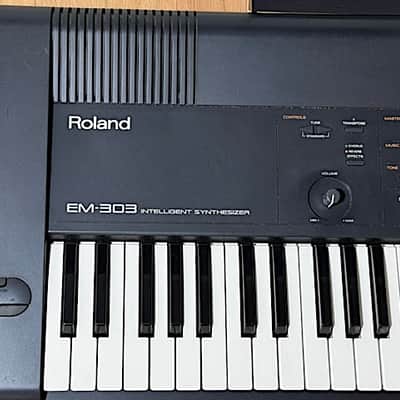 Roland EM-303 Intelligent Arranger Synthesizer, 61 Dynamic Keys, w/ Gig Bag, Music Rest, Adapter & Owner's Manual Very Good Condition image 2