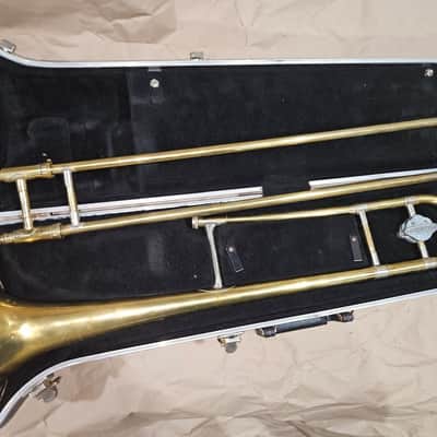 Holton Collegiate Trombone, with case & mouthpiece, USA. Very good condition image 3